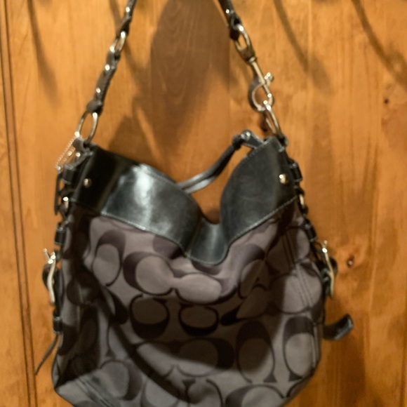 Coach Signature Hobo - Picture 2 of 7